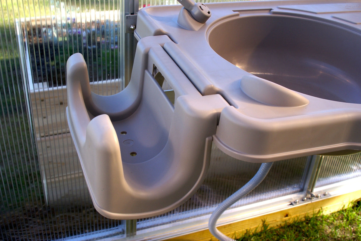 Outdoor Sink For MONT™ Greenhouses