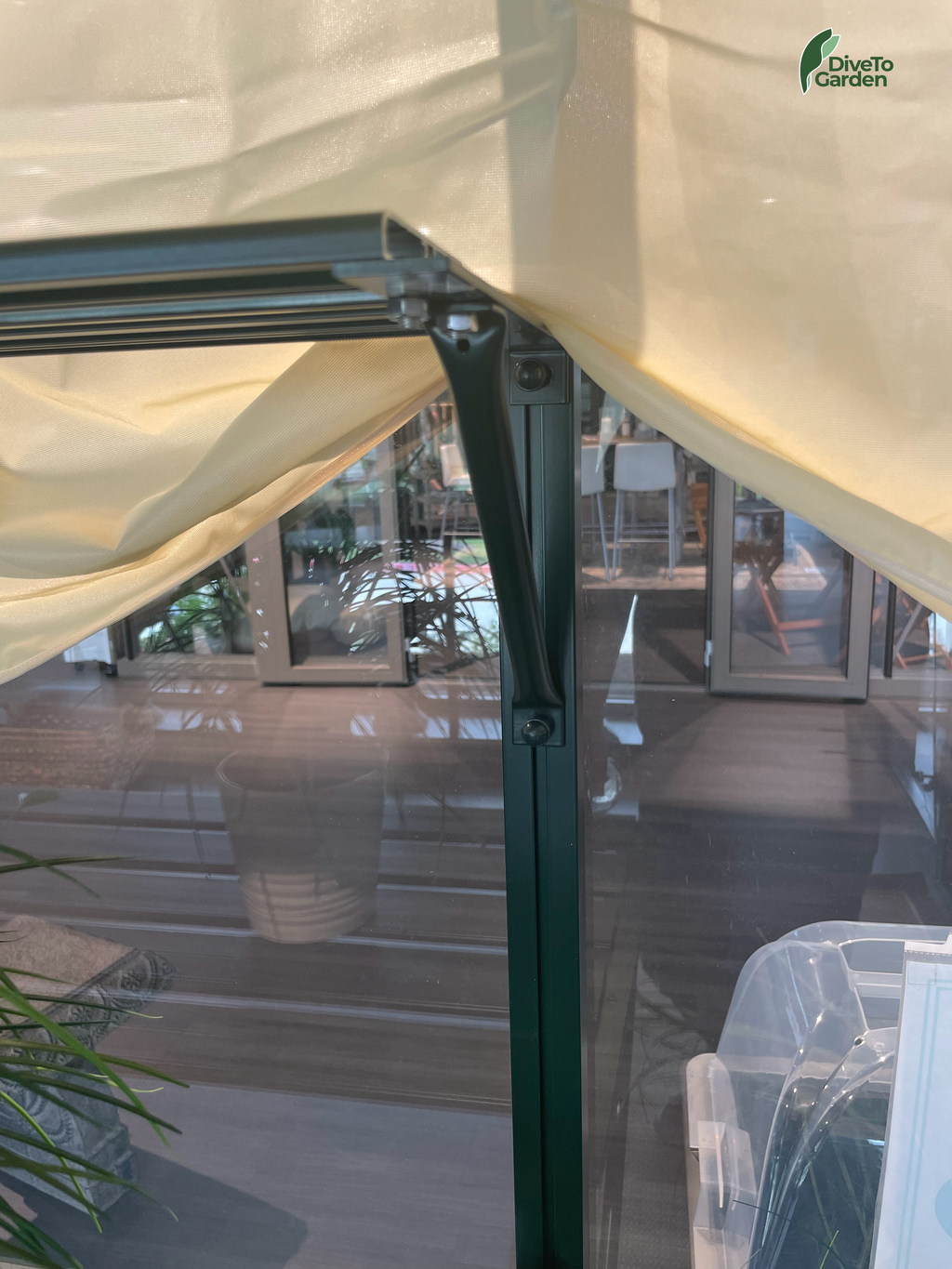 Janssens™ Greenhouse Slat Shelving System